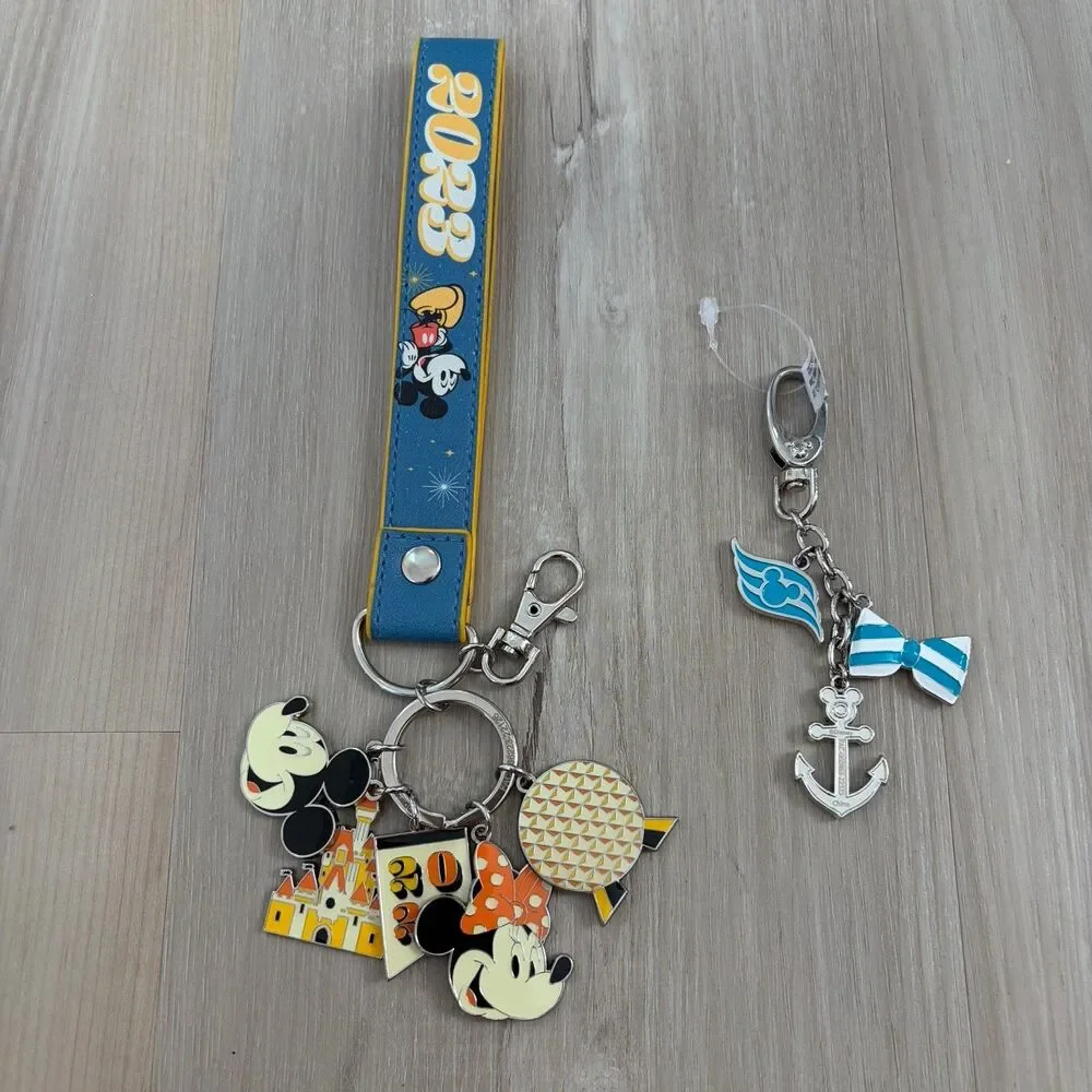 Disney Lanyard w/ Assorted Disney Keychains 2023 Disney World Mickey Mouse
